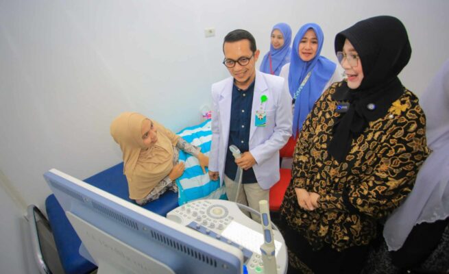 Wali Kota Illiza Sa’aduddin Djamal meluncurkan pelayanan pemeriksaan USG Kehamilan dan Penyakit Kandungan di RSUD Meuraxa, Kamis (15/5).