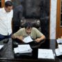 Gubernur Aceh Muzakir Manaf atau Mualem tampak langsung bekerja hingga larut malam, di Pendopo Gubernur Aceh, Kamis malam (15/5). (Foto: For Infoaceh.net)