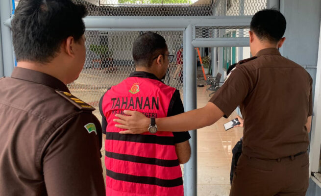 Kejari Aceh Selatan mengeksekusi terpidana RY terkait kasus korupsi SIMRS pada RSUD dr. Yuliddin Away tahun anggaran 2020.