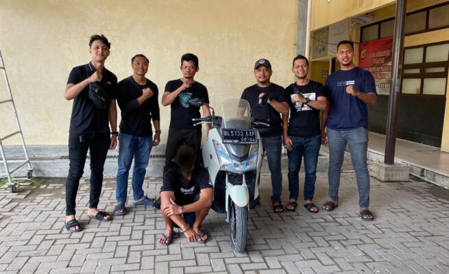 IW (49), warga Kecamatan Kuta Alam, Banda Aceh ditangkap usai mencuri satu unit motor Lexi putih bernopol BL-5733-AAF di Asrama TNI-AD Kuta Alam, Jum'at pagi (16/5/2025). (Foto: Dok. Polresta Banda Aceh)
