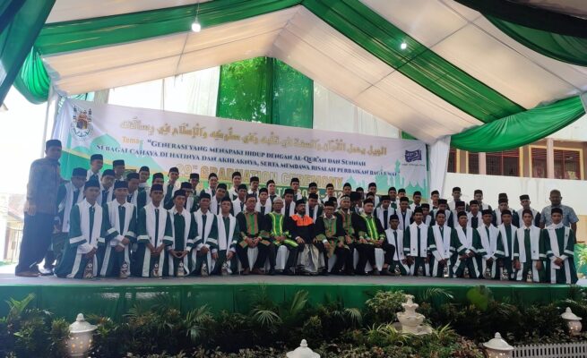 Dayah Ulumuddin kembali melangsungkan wisuda ke-29 dalam suasana khidmat dan penuh haru,  Sebanyak 144 santri resmi dikukuhkan sebagai lulusan, terdiri dari 57 santri putra dan 87 santri putri. kamis(15/5/25).