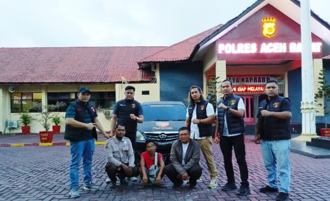 Polres Aceh Barat menangkap pria berinisial SA (38), warga Kaway XVI, diduga melakukan pungli terhadap sopir truk pengangkut TBS Sawit di Desa Padang Sikabu.