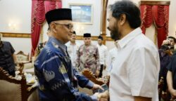 Gubernur Aceh Muzakir Manaf menyambut Kepala BP Haji RI KH Mochamad Irfan Yusuf di Meuligoe Gubernur, Jum’at (16/5)