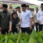 Wakil Gubernur Aceh, Fadhlullah bersama Bupati Aceh Timur, Iskandar Usman Alfarlaky saat peresmian Pengembangan Kakao (Cocoa Development Center) di Birem Bayeun Kabupaten Aceh Timur, Jum'at (16/5/2025)