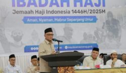 Kepala Badan Penyelenggara Haji RI KH Mochamad Irfan Yusuf Hasyim atau Gus Irfan saat pelepasan jamaah haji Aceh kloter 1, Sabtu (17/5) di Asrama Haji Banda Aceh. (Foto: For Infoaceh.net)