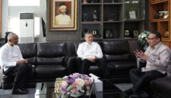Pertemuan antara Rektor USK, Prof Dr Ir Marwan dan Kepala Perwakilan BI Aceh, Agus Chusaini, yang berlangsung di ruang rektor USK pada Jum'at (16/5)