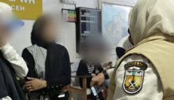 Sejumlah wanita diamankan Satpol PP-WH Banda Aceh usai terjaring razia syariat Islam pada Ahad dini hari, 18 Mei 2025. (Foto: Dok. Satpol PP-WH Banda Aceh)