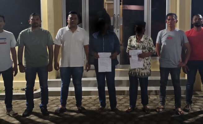 Dua pria lanjut usia atau preman tua berinisial MA (75) dan SF (65), warga Aceh Besar, ditangkap oleh Tim Lebah Polsek Darussalam Ahad sore (18/5)