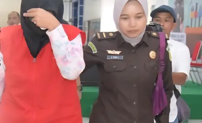 Tim Tangkap Buronan (Tabur) Kejati Aceh mengamankan seorang oknum dosen, terpidana yang masuk DPO kasus penganiayaan anak tiri