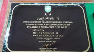 Pangdam Iskandar Muda Mayjen TNI Niko Fahrizal meresmikan Monumen Panser yang dibangun di Lapangan Blang Padang Banda Aceh, Senin (19/5). (Foto: For Infoaceh.net)