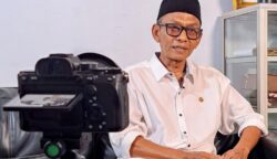 Budayawan Aceh asal Pidie, Tarmizi A. Hamid atau akrab disapa Cek Midi