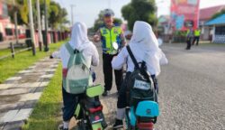 Ditlantas Polda Aceh melarang sepeda listrik melintas di jalan raya umum. Larangan itu dibuat setelah banyak kecelakaan yang terjadi dan menyebabkan 3 orang meninggal dunia