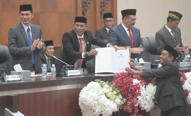 DPRA dalam Rapat Paripurna Rabu (21/5) menetapkan draf Rancangan Perubahan Undang-Undang Nomor 11 Tahun 2006 tentang Pemerintahan Aceh (UUPA)