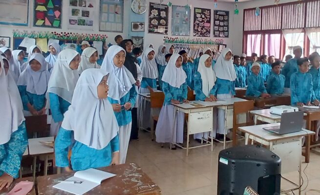 Peserta dari SDN 20 Banda Aceh mengikuti kegiatan Cerita dan Inspirasi Anak Bangsa (CINTA) bertema “Satu Cinta, Seribu Cerita” yang diselenggarakan BNPT bersama FKPT Aceh, Rabu (21/5). (Foto: For Infoaceh.net)