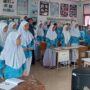Peserta dari SDN 20 Banda Aceh mengikuti kegiatan Cerita dan Inspirasi Anak Bangsa (CINTA) bertema “Satu Cinta, Seribu Cerita” yang diselenggarakan BNPT bersama FKPT Aceh, Rabu (21/5). (Foto: For Infoaceh.net)