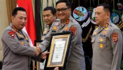 Polda Aceh menerima penghargaan dari Kapolri Jenderal Pol Listyo Sigit Prabowo atas capaian nilai IKPA peringkat terbaik tahun 2024 kategori Polda atau wilayah