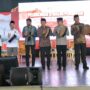 Wamendagri Bima Arya dan Wakil Menteri Koperasi, Ferry Juliantono pada peluncuran dan dialog percepatan musyawarah desa khusus (Musdesus) serta pembentukan koperasi desa yang digelar di Balee Meuseuraya Aceh, Banda Aceh, Kamis (22/5)