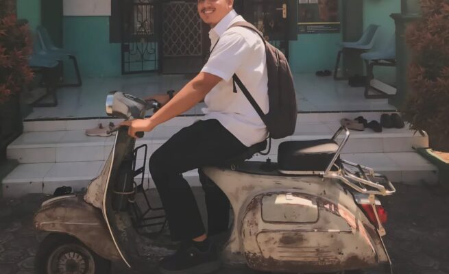 Sulaiman, Penyuluh Agama Islam Kota Banda Aceh, berdakwah di jalanan, membina anak punk dan komunitas vespa ekstrem dengan cinta