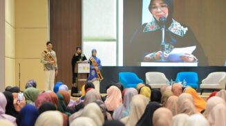Wali Kota Banda Aceh Illiza Sa’aduddin Djamal pada Seminar dan Lokakarya “Road to Launching Banda Aceh Kota Parfum” yang digelar di Gedung Landmark BSI Aceh, Jum'at (23/5)