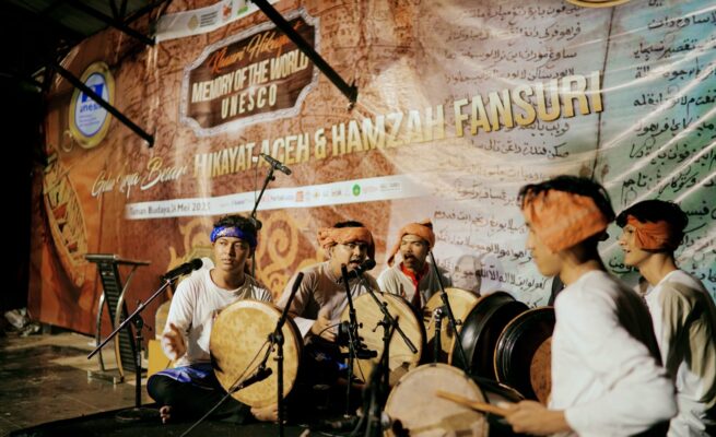 Khauri Kuah Beulangong memperingati dua tahun diakuinya Hikayat Aceh Memory of The World oleh UNESCO yang digelar Majelis Seniman Aceh (MaSA) Sabtu malam, 24 Mei 2025 di Taman Budaya Aceh berlangsung semarak