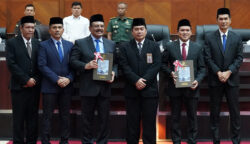 Pemerintah Aceh meraih opini WTP untuk ke-10 kalinya berturut-turut dari BPK RI. Penyerahan Laporan Hasil Pemeriksaan (LHP) atas Laporan Keuangan Pemerintah Aceh 2024 digelar dalam Rapat Paripurna DPRA, Senin, 26 Mei 2025.