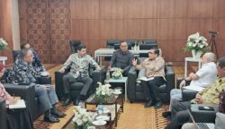 Presiden Direktur Mubadala Energy Indonesia, Abdulla Bu Ali bersama Kepala BPKS Iskandar Zulkarnaen diskusi strategis mrmbahas dukungan logistik pengeboran Andaman di Petroleum Association (IPA) di ICE BSD, Tangerang, Banten. (Foto: For Infoaceh.net)