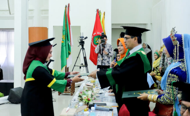 UIN Ar-Raniry meluluskan 913 wisudawan dari program sarjana, magister dan doktoral dalam Rapat Senat Terbuka di Auditorium Prof Ali Hasjmy, Darussalam, Selasa (27/5). (Foto: For Infoaceh.net)