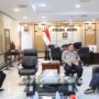 Kapolda Aceh Irjen Pol Achmad Kartiko didampingi Dirreskrimsus menerima audiensi Kadis Peternakan Aceh, Zalsufran, di ruang kerjanya, Selasa, 27 Mei 2025. (Foto: For Infoaceh.net)
