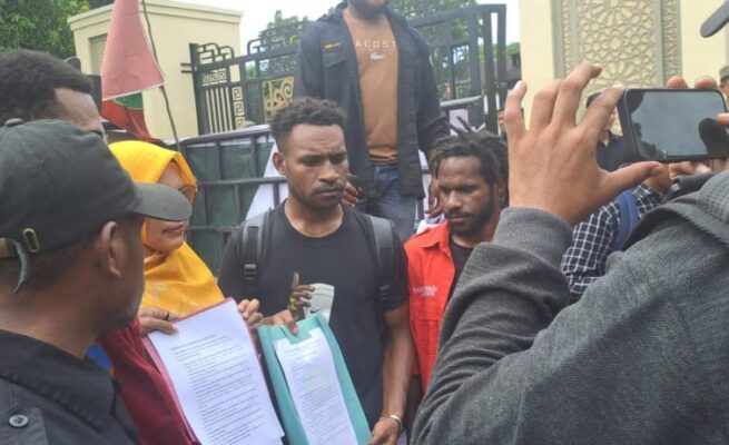 Mahasiswa Papua, HIMAPA, HIMAPAL, Aksi Unjuk Rasa Banda Aceh, Demonstrasi Mahasiswa Papua, Simpang Lima Banda Aceh, Gedung DPRA, Polresta Banda Aceh, Kompol Marzuki, Kombes Pol Joko Heri Purwono, Tuntutan Mahasiswa Papua, Operasi Militer Papua, HAM Papua, Komisi HAM PBB, Dialog Damai Papua, Komisi Kebenaran Papua, Aksi Damai Banda Aceh, Unjuk Rasa 27 Mei 2025, Aksi Mahasiswa 2025, Infoaceh.net, Berita Aceh Hari Ini