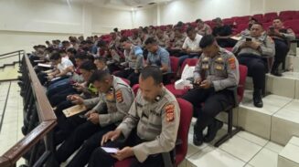 Puluhan personel di jajaran Polresta Banda Aceh, mengikuti ujian psikologi sebagai salah satu syarat untuk bisa mendapatkan senjata api, di ruang aula BPKK, Banda Aceh, Selasa (27/5/2025)