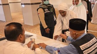 Sebanyak 391 jamaah haji Aceh kloter 08 asal Pidie telah menerima dana wakaf Baitul Asyi senilai 2.000 Riyal atau sekitar Rp8,7 juta per orang pada Selasa (27/5). (Foto: Infoaceh.net/ Alfian Azizi)