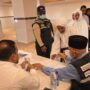 Sebanyak 391 jamaah haji Aceh kloter 08 asal Pidie telah menerima dana wakaf Baitul Asyi senilai 2.000 Riyal atau sekitar Rp8,7 juta per orang pada Selasa (27/5). (Foto: Infoaceh.net/ Alfian Azizi)