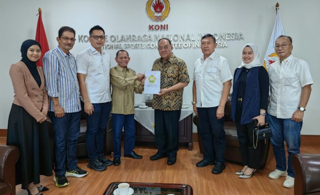 Ketua Umum KONI Pusat, Marciano Norman menerima audiensi Pengurus Cabang Olahraga anggota KONI Aceh, yakni Teuku Rayuan Sukma, Bachtiar Hasan, dan Ahyar, Rabu 28 Mei 2025 di Gedung KONI Pusat, Jakarta. (Foto: For Infoaceh.net)