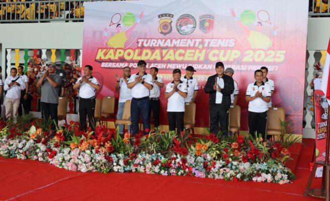 Kapolda Aceh Irjen Pol Achmad Kartiko membuka Turnamen Tenis Lapangan Kapolda Aceh Cup 2025 di Lapangan Tenis Trengginas Polda Aceh, Kamis, 29 Mei 2025