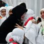 Wali Kota Banda Aceh Illiza Sa’aduddin Djamal melepaskan keberangkatan 124 jamaah haji Aceh yang tergabung dalam kloter 12 atau kloter terakhir, Kamis (29/5). (Foto: For Infoaceh.net)