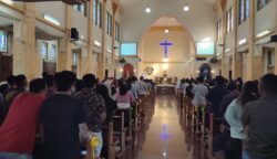 Umat Kristiani di Banda Aceh merayakan Hari Kenaikan Isa Almasih 2025 dan menjalankan ibadah Paskah di Gereja Katolik Hati Kudus dengan penuh khidmat dan dalam suasana yang aman. (Foto: For Infoaceh.net)