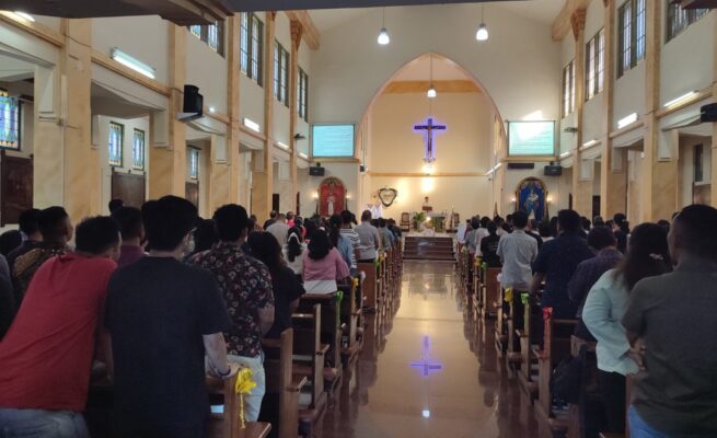 Umat Kristiani di Banda Aceh merayakan Hari Kenaikan Isa Almasih 2025 dan menjalankan ibadah Paskah di Gereja Katolik Hati Kudus dengan penuh khidmat dan dalam suasana yang aman. (Foto: For Infoaceh.net)