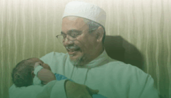 “Telah lahir Putra IB-HRS, Abdullah Rizieq Syihab, hari Selasa 29 Dzulqa’dah 1146 H / 27 Mei 2025 M,” tulis Syarifah.