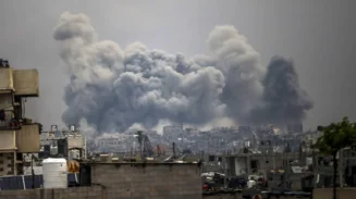 Asap meningkat setelah serangan Israel di Tel al Zaatar, Kota Gaza/ Anadolu.