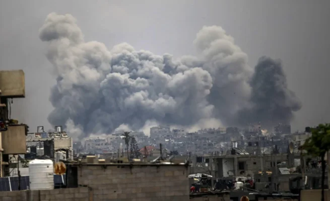 Asap meningkat setelah serangan Israel di Tel al Zaatar, Kota Gaza/ Anadolu.