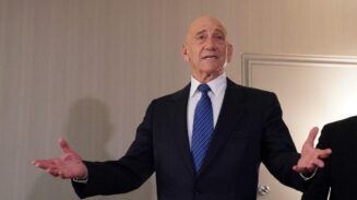 Mantan PM Israel Ehud Olmert Kecam Agresi Brutal Netanyahu di Gaza: "Ini Kejahatan Perang"