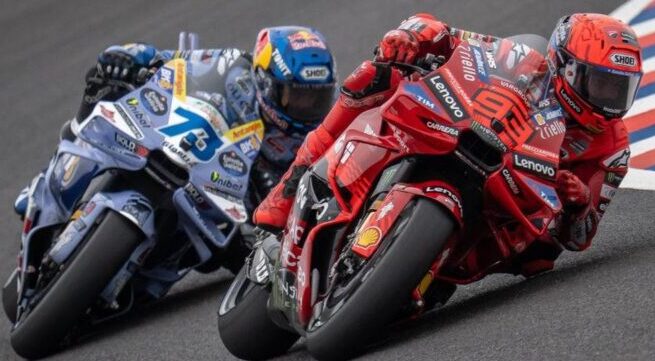 Marquez bersaudara jatuh di 2 lap awal MotoGP Inggris. (Foto: Getty Images/Steve Wobser)