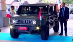 Gaya Prabowo Antar Presiden Macron Naik Maung Pindad, Disambut Sorak Pelajar di Magelang