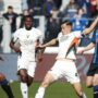 Jay Idzes bantu Venezia menang atas Fiorentina di Liga Italia. (REUTERS/Alessandro Garofalo)