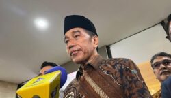 Ditanya Soal Budi Arie di Kasus Judol, Jokowi Pilih Bungkam: "Bahas Ijazah Aja, Ya