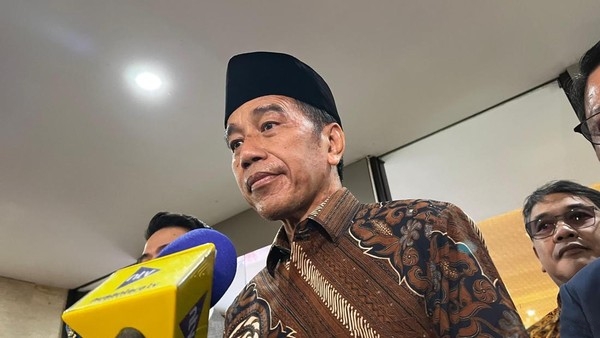 Ditanya Soal Budi Arie di Kasus Judol, Jokowi Pilih Bungkam: "Bahas Ijazah Aja, Ya