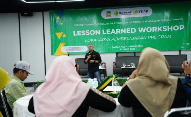 Yayasan Kemanusiaan Madani Indonesia (YKMI), didukung oleh Muslim Aid, menggelar kegiatan Lesson Learned Program Penguatan Kualitas Pendidikan di Aceh Tahap Keempat Tahun 2024–2025, Selasa (24/6/2025), di Aula Lantai 5 Hotel Rasamala, Banda Aceh.