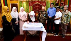 Bunda PAUD Aceh Marlina Usman menerima kunjungan Eko Susanto, Sekretaris Ditjen PAUD, Pendidikan Dasar dan Menengah, di Meuligoe Gubernur Aceh, Jum'at (13/6). Dalam pertemuan ini, Marlina turut menandatangani deklarasi memperkuat sistem pendidikan nasional.