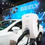 Geely Auto Hentikan Pembangunan Pabrik Baru, Fokus Teknologi di Tengah Kelebihan Kapasitas Global