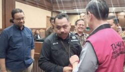 Kesedihan Anies Lihat Tom Lembong Diborgol, Terdiam hingga Gelengkan Kepala